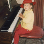 Maureen tocando el piano